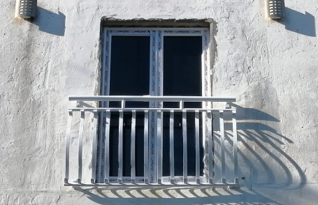 Steel balcony barrier fitted beneath a window